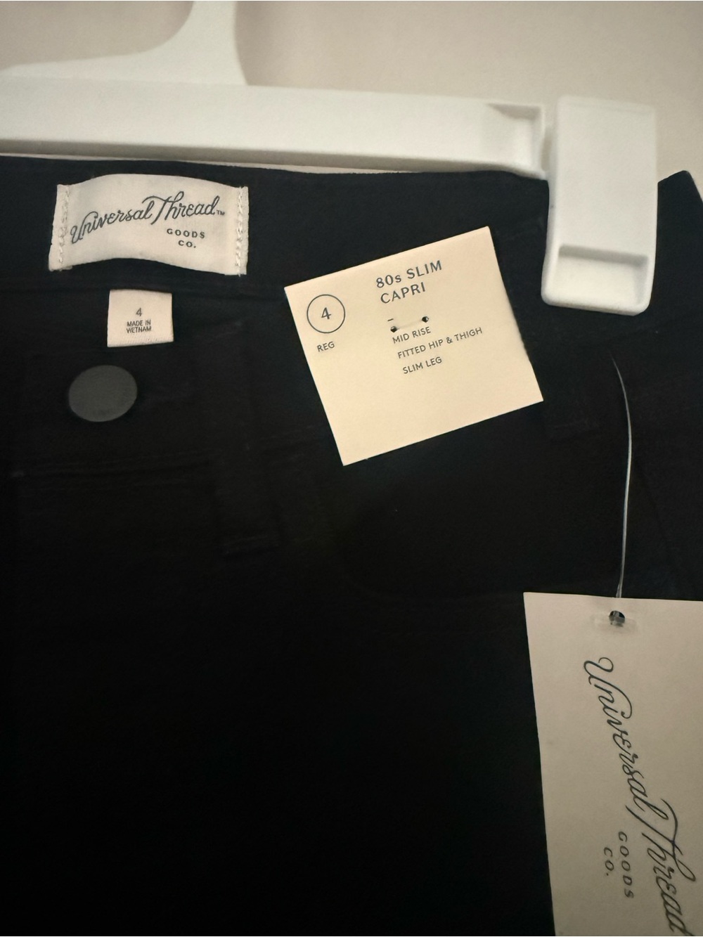 Universal Thread 80s Slim Capri Jeans Women’s Size 4 Black Mid Rise NWT - Picture 2 of 2